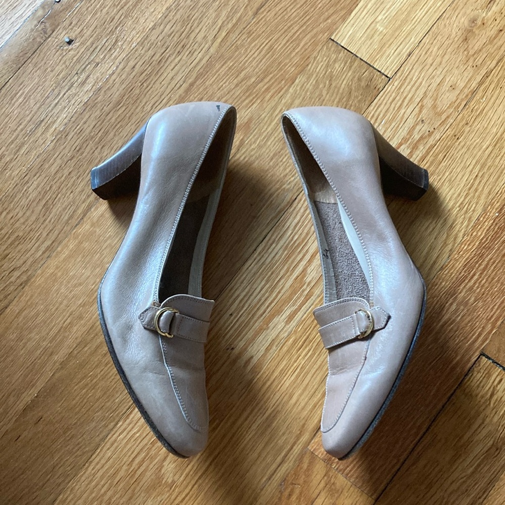 Salvatore Ferragamo Vintage Tan Leather Women's Heels size 7